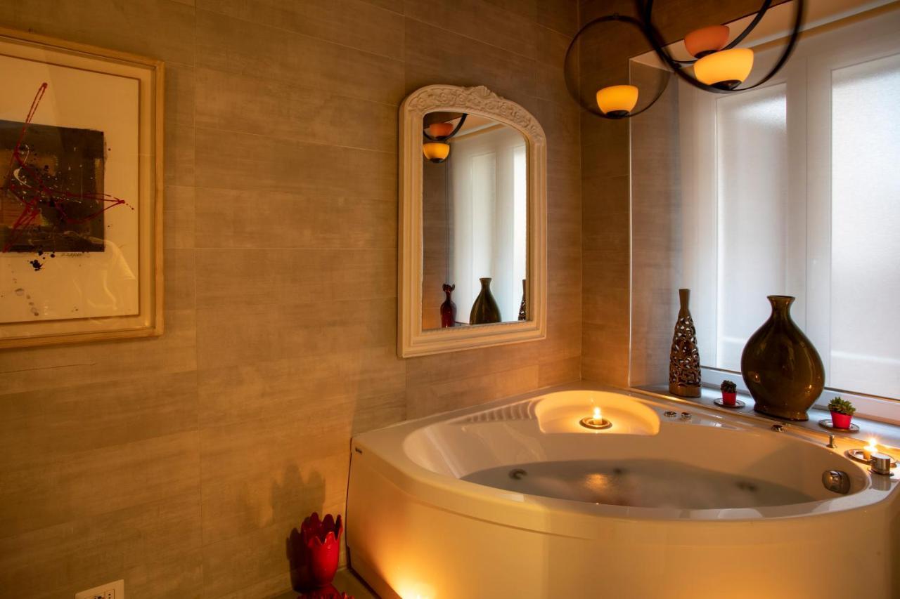 Pensionat Town House Spagna- Luxury With Jacuzzi Bath Rom