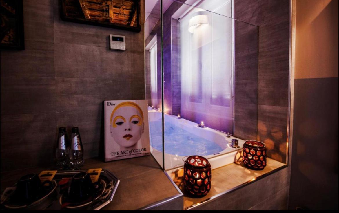 Pensionat Town House Spagna- Luxury With Jacuzzi Bath *