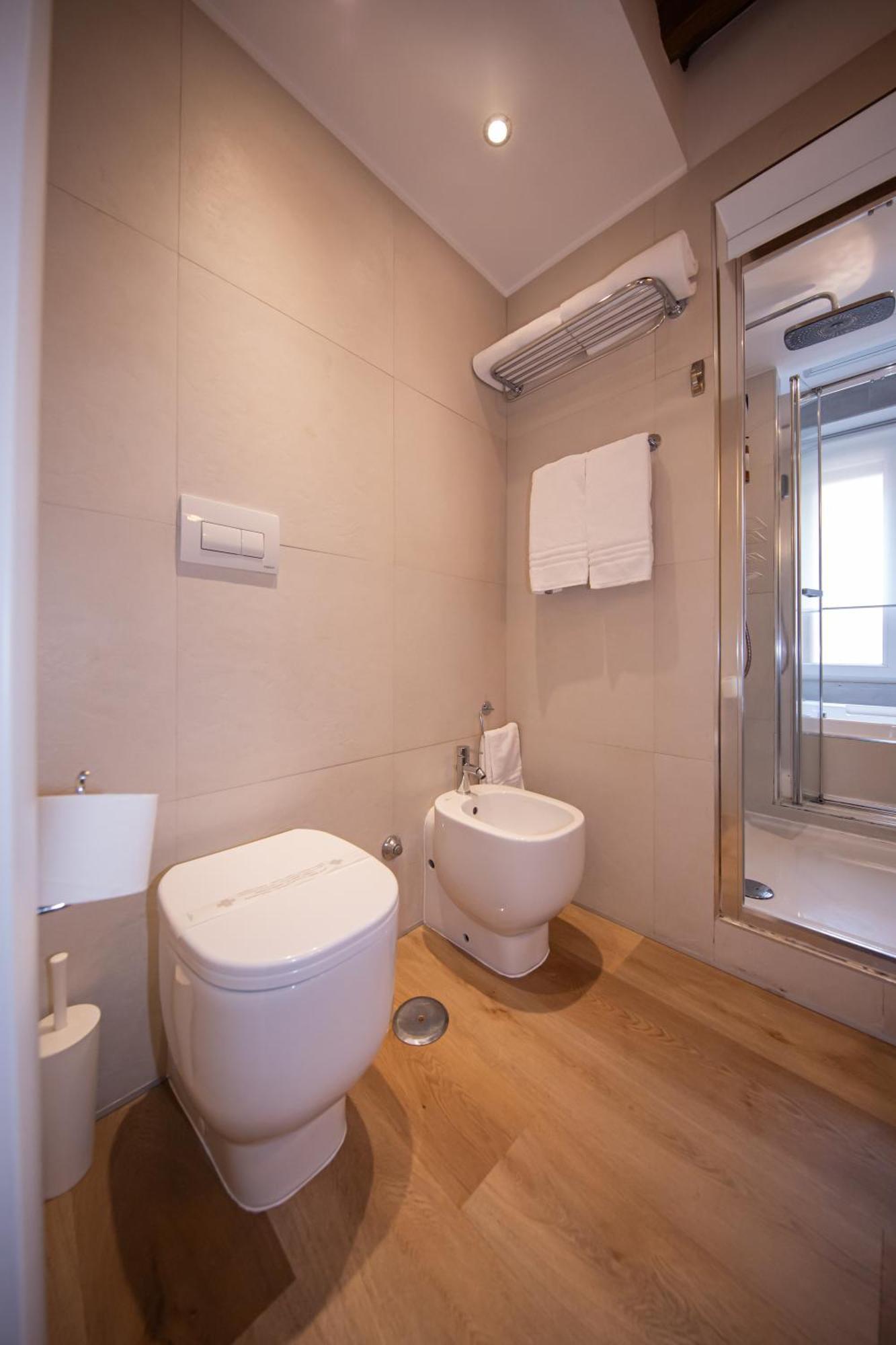 Pensionat Town House Spagna- Luxury With Jacuzzi Bath *