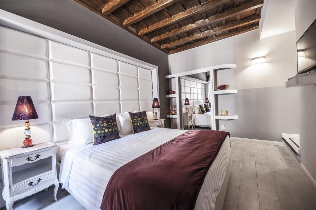 Pensionat Town House Spagna- Luxury With Jacuzzi Bath