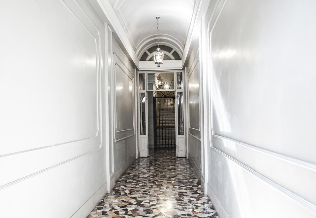 Pensionat Town House Spagna- Luxury With Jacuzzi Bath Rom