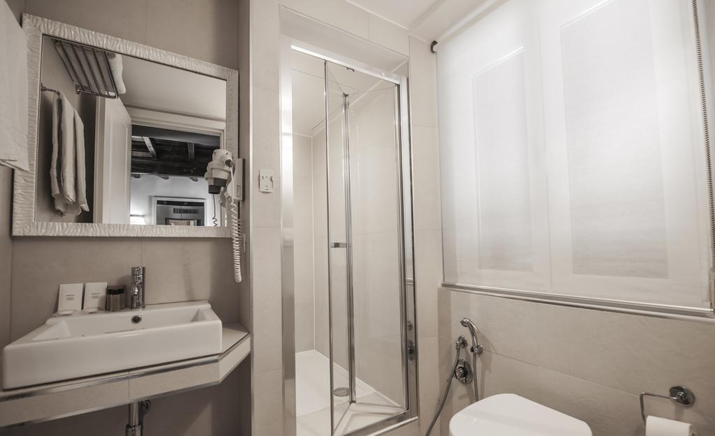 Pensionat Town House Spagna- Luxury With Jacuzzi Bath