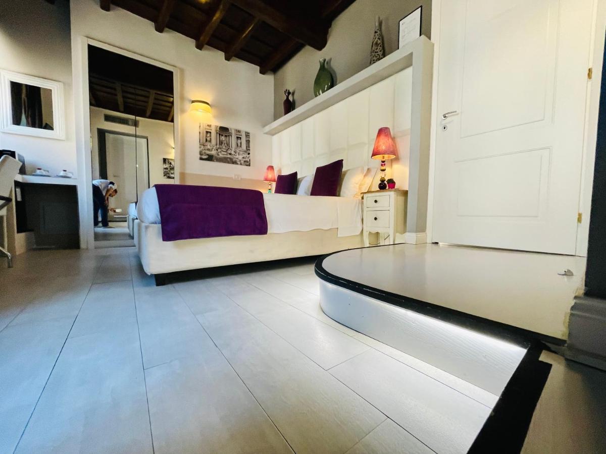 Pensionat Town House Spagna- Luxury With Jacuzzi Bath *