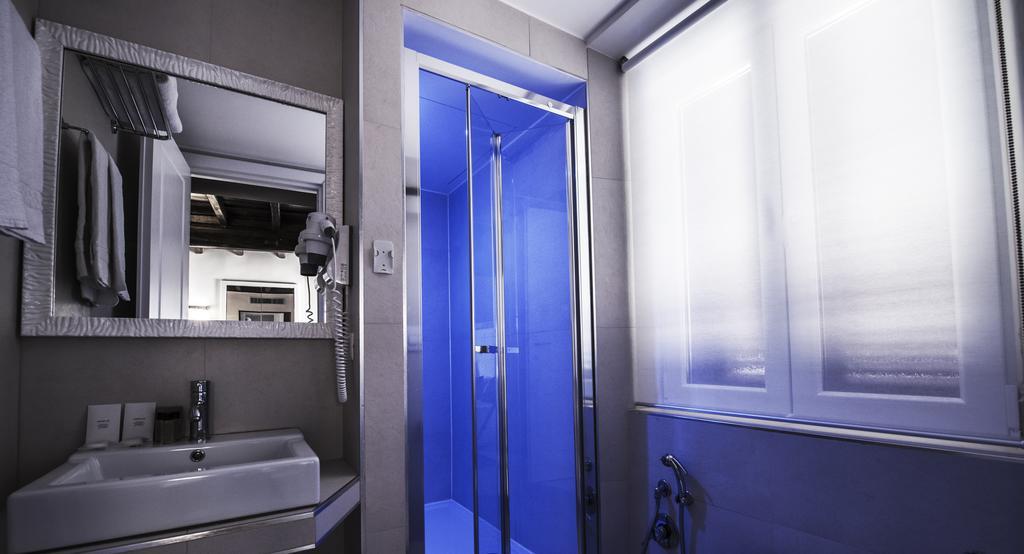 Pensionat Town House Spagna- Luxury With Jacuzzi Bath *